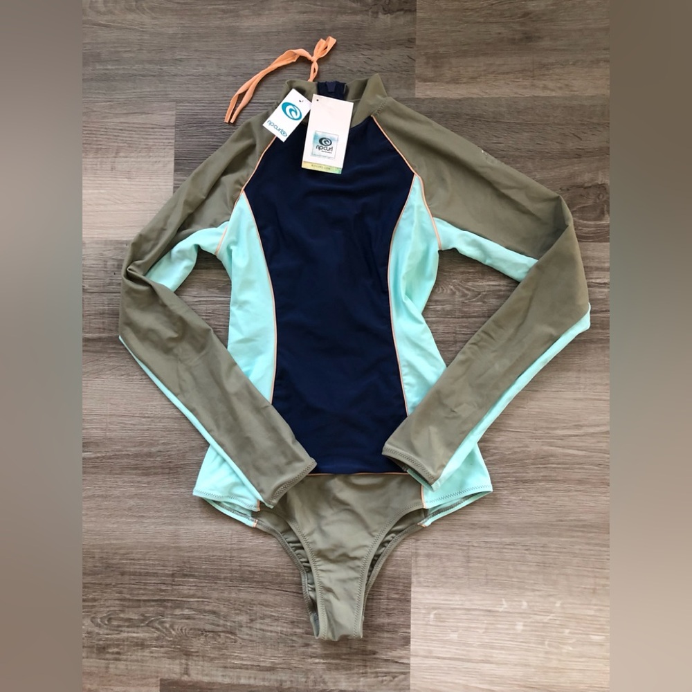 NWT Rip Curl Surf Suit so cute!💜💜💜
